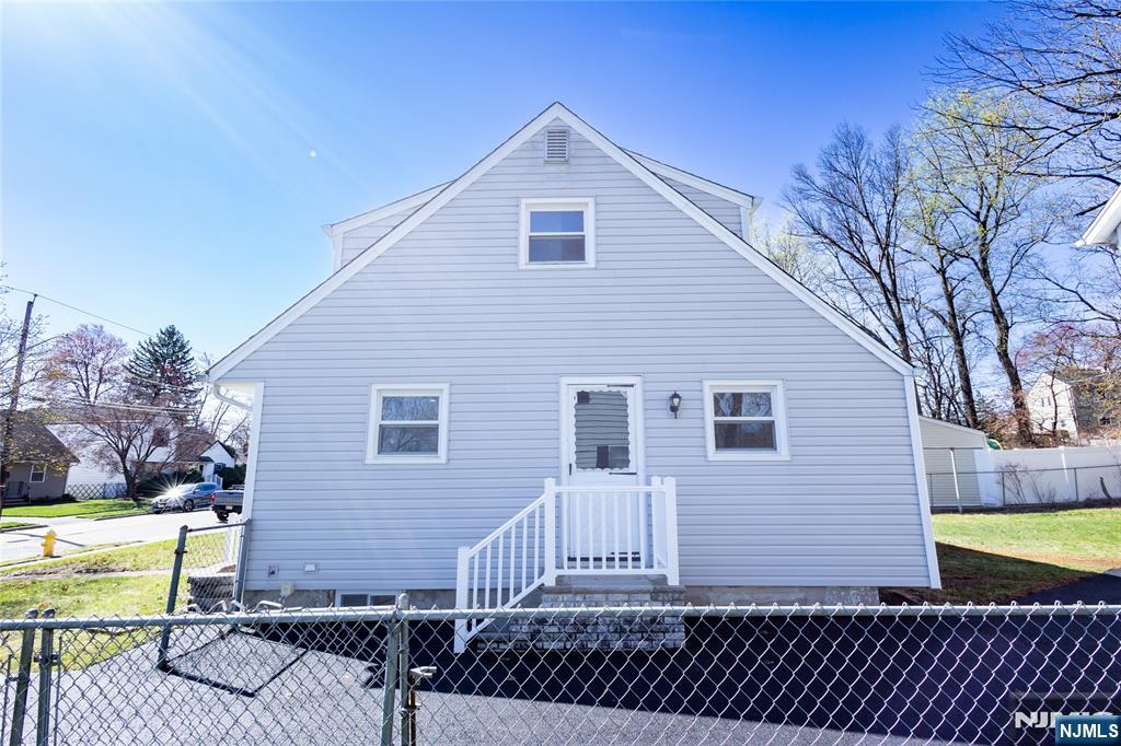 18 Farmingdale Avenue
