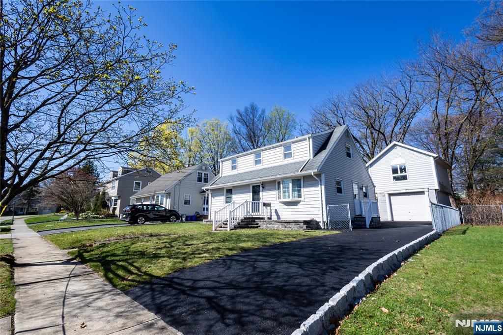 18 Farmingdale Avenue