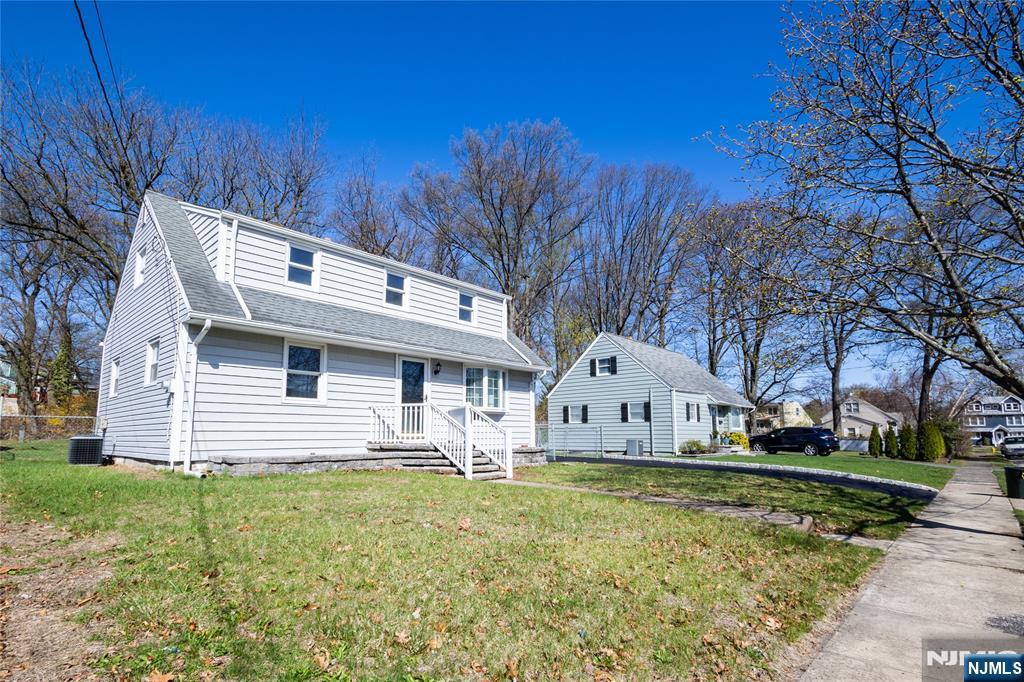 18 Farmingdale Avenue