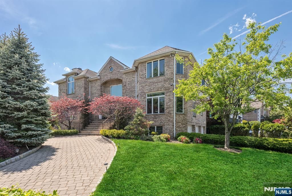 Photo of 1115 Arcadian Way, Fort Lee, NJ 07024 (MLS # 26016367)