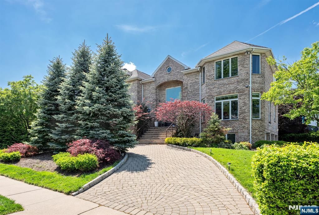 Photo of 1115 Arcadian Way, Fort Lee, NJ 07024 (MLS # 26016367)