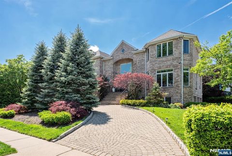 Photo of 1115 Arcadian Way, Fort Lee, NJ 07024 (MLS # 26016367)