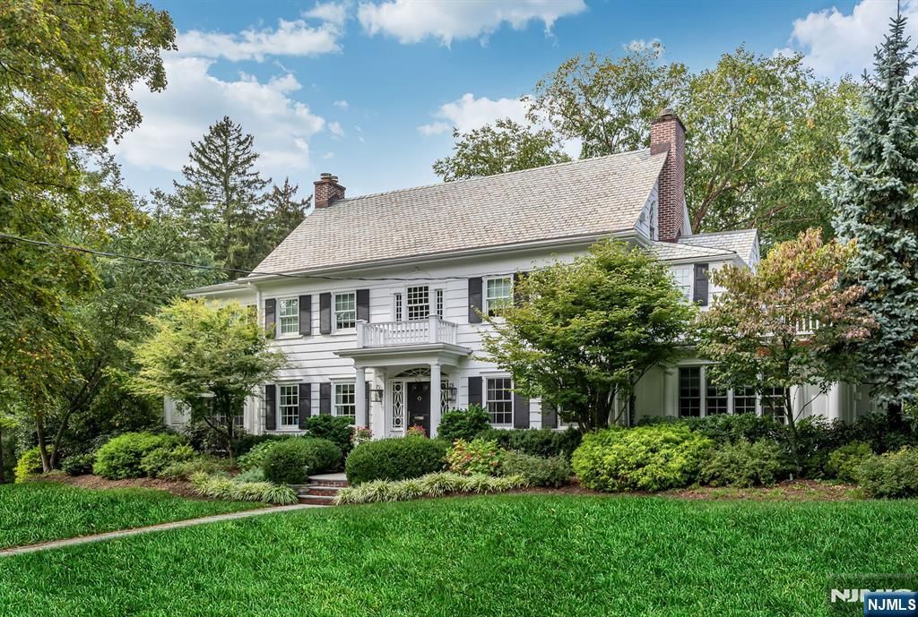 Photo of 474 Heights Road, Ridgewood Village, NJ 07450 (MLS # 25043030)