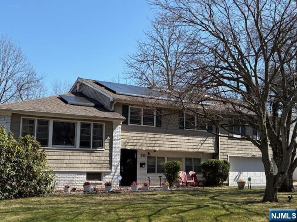 Photo of 20 Cleveland Terrace, West Orange, NJ 07052 (MLS # 26010469)