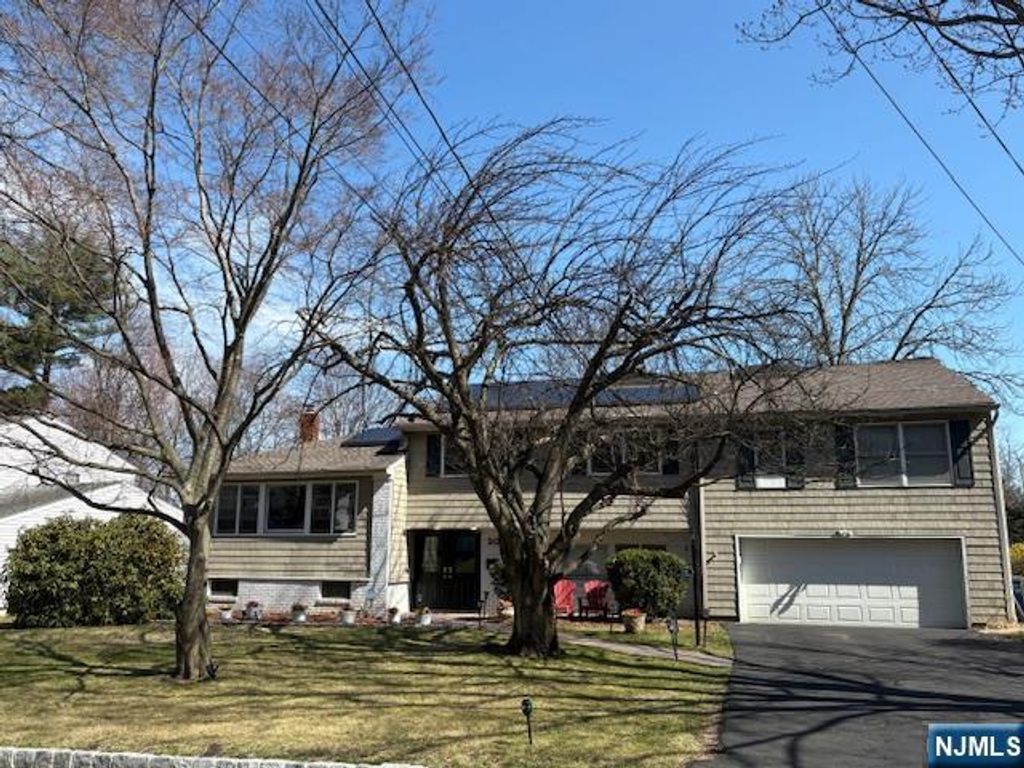 Photo of 20 Cleveland Terrace, West Orange, NJ 07052 (MLS # 26010469)