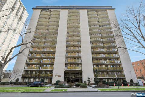 Photo of 150 Overlook Avenue #7F, Hackensack, NJ 07601 (MLS # 26025996)