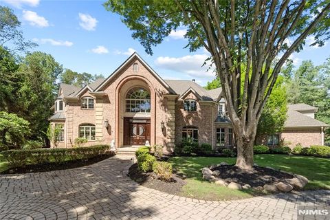 Photo of 14 Stewart Court, Old Tappan, NJ 07675 (MLS # 25016417)