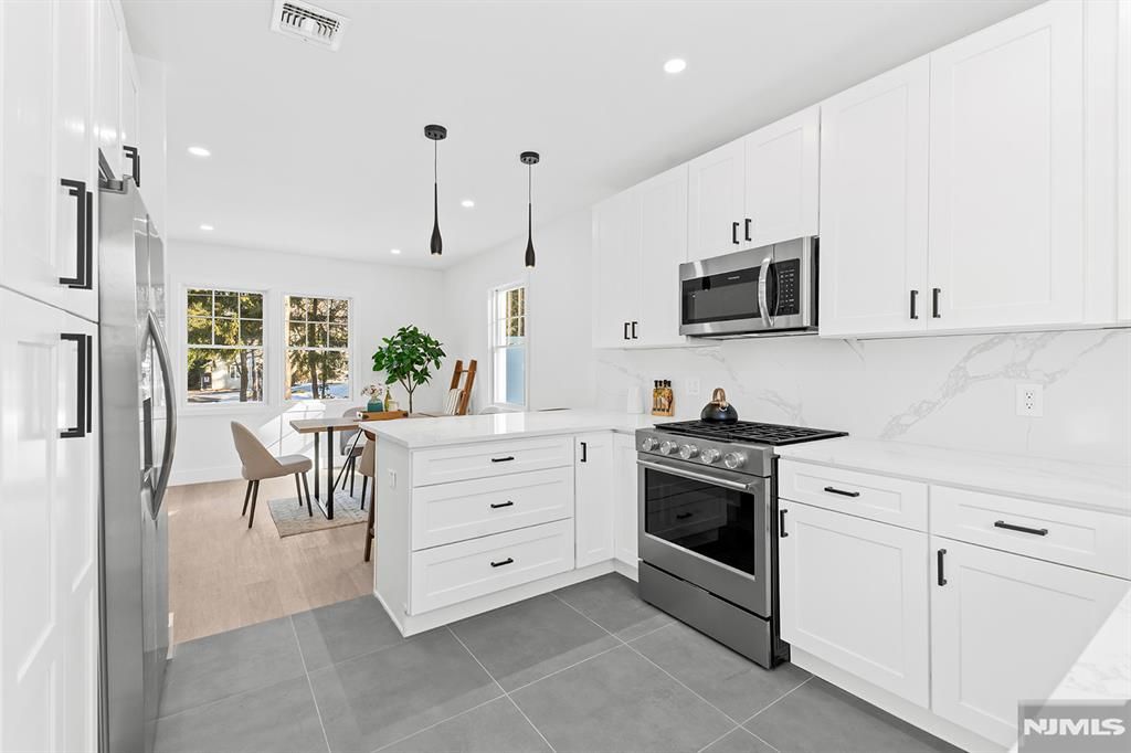 Photo of 114 Hudson Avenue, Tenafly, NJ 07670 (MLS # 26000493)