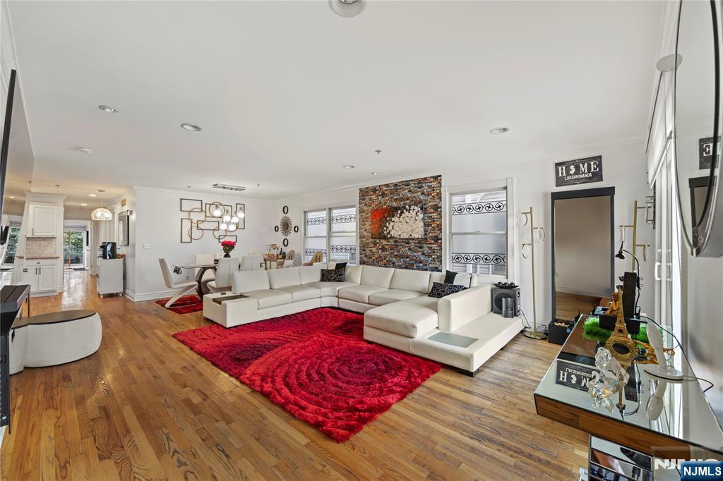 16 68th Street 16-1