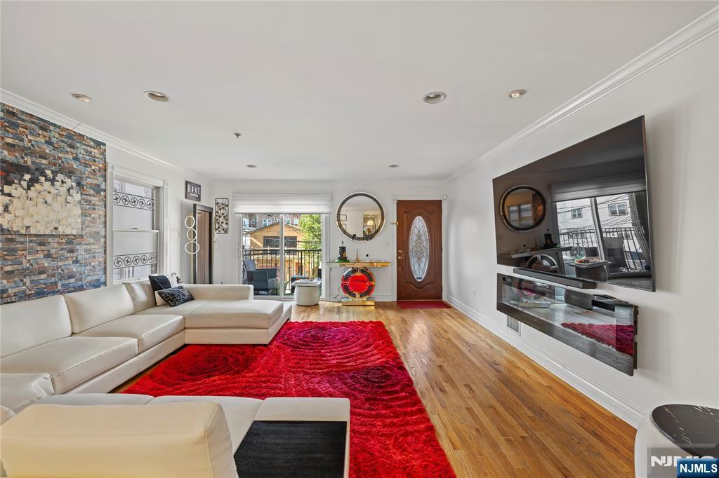 16 68th Street 16-1