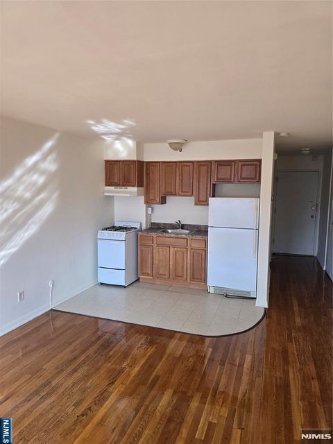 Photo of 475 Grand AVE #1F, Palisades Park, NJ 07650 (MLS # 26024621)