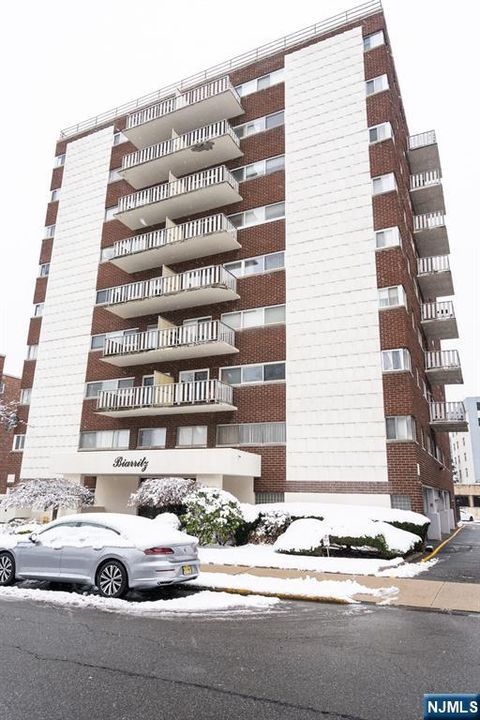 Photo of 2180 Center Ave #6A, Fort Lee, NJ 07024 (MLS # 26002349)