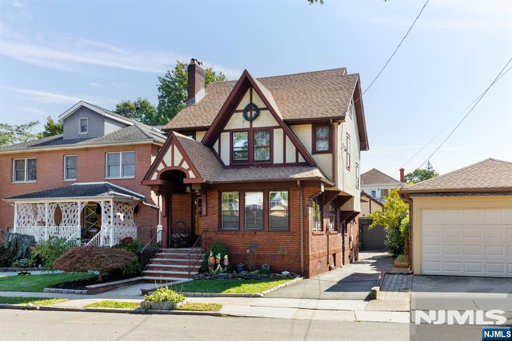544 Highridge Avenue
