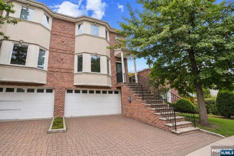 Photo of 376 Aurora AVE #B, Cliffside Park, NJ 07010 (MLS # 26036357)