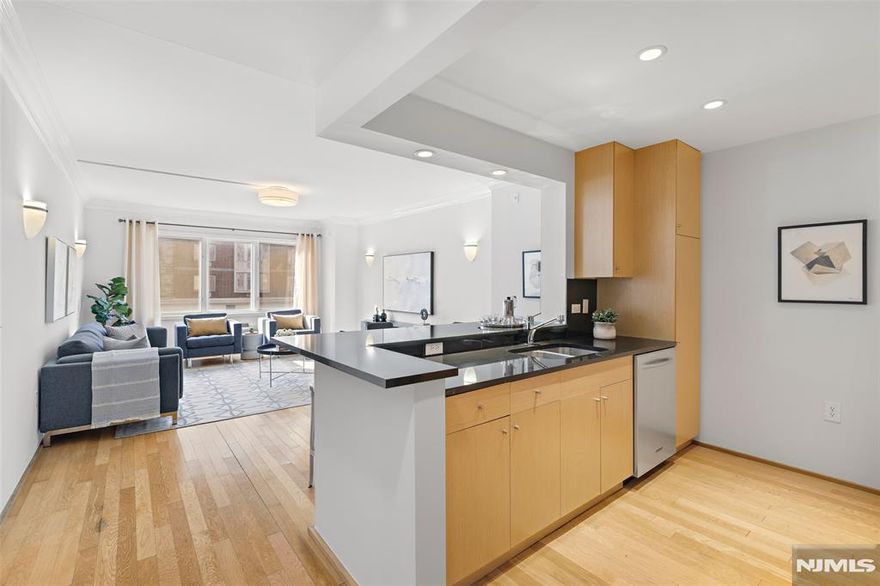 ***CALL/TEXT WAYNE @607-239-0541 FOR MORE INFO***; Welcome to Residence 3101 at CITY PLACE. Located on the PENINSULA side of the complex, you'll enjoy full concierge service. This very spacious one-bedroom condo boasts 952-SF and desirable southern exposure. Interior details include high ceilings, wood floors and modern upgraded finishes in the kitchen and bathroom. Generous closet space and your own in-unit washer & dryer make this an ideal offering. City Place provides an exciting mix of stores, restaurants, neighborhood services and plenty of parking in the heart of southern Edgewater. Come experience living here! Resident parking for two cars. DUE AT LEASE SIGNING: 1ST MONTH RENT, 1.5-MONTH SECURITY DEPOSIT. There is a $1,000 MOVE-IN FEE and $1,000 REFUNDABLE DAMAGE DEPOSIT paid to the building.