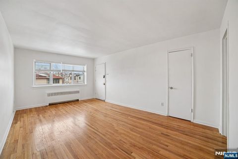 Photo of 2430 8th St #5B, Fort Lee, NJ 07024 (MLS # 26011601)