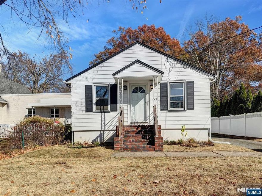 Welcome to this stunning property, tastefully designed with a neutral color paint scheme that complements any decor style. The kitchen is a chef's dream, boasting all stainless steel appliances, a beautiful accent backsplash. This property is a must-see to appreciate its charm and comfort.