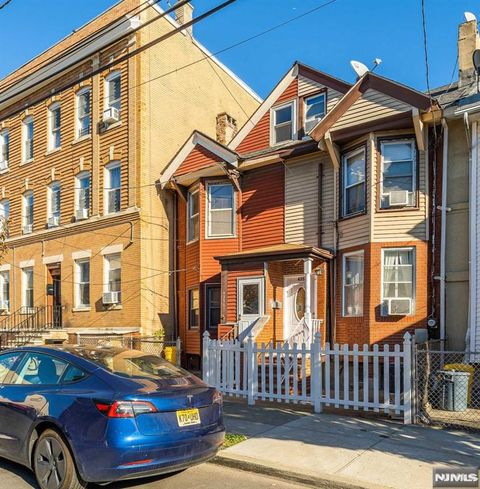435 1\/2 John Street, East Newark, NJ 07029 - MLS#: 25006974