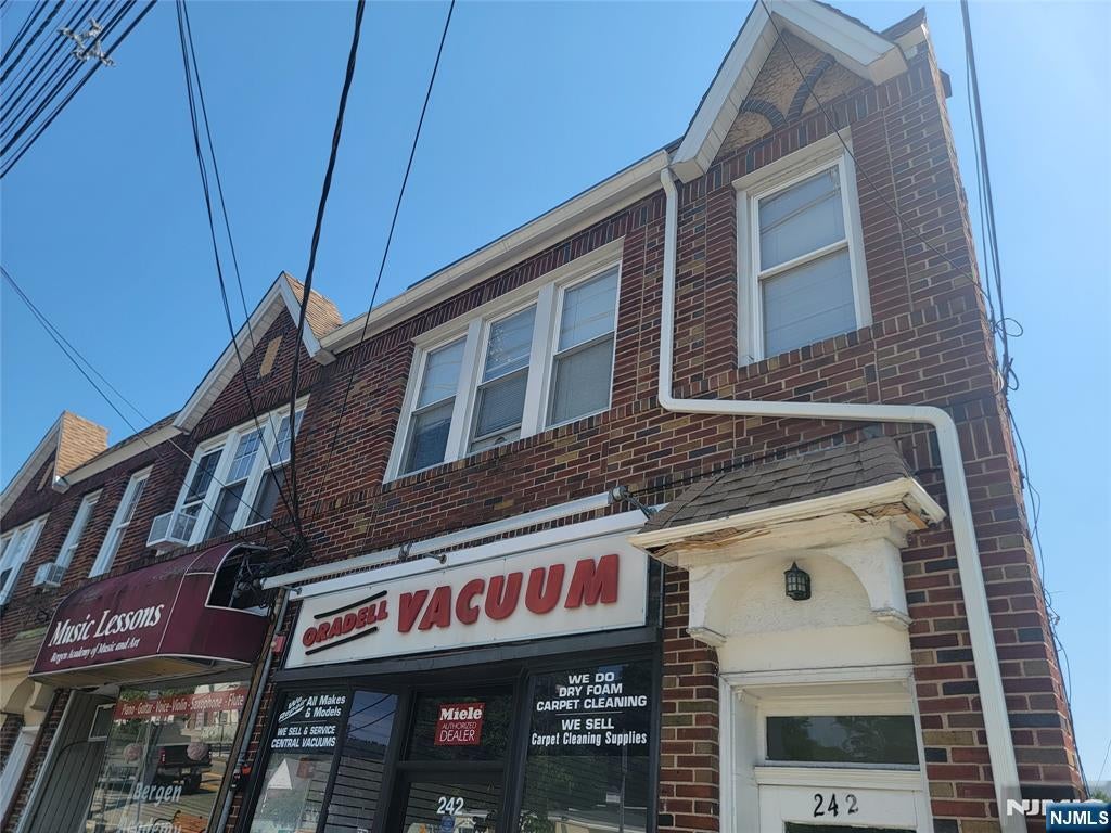 Homes for Sale in Northern NJ | ThisIsRiverEdge.com 242 Kinderkamack Road