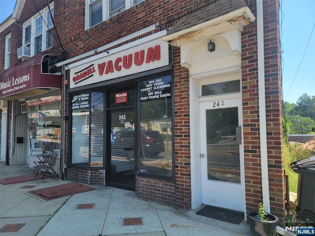 Homes for Sale in Northern NJ | ThisIsRiverEdge.com 242 Kinderkamack Road