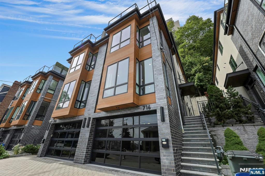 714 Undercliff Avenue 714