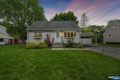 Photo of 52 Barbara Drive, Pompton Lakes, NJ 07442 (MLS # 26018277)