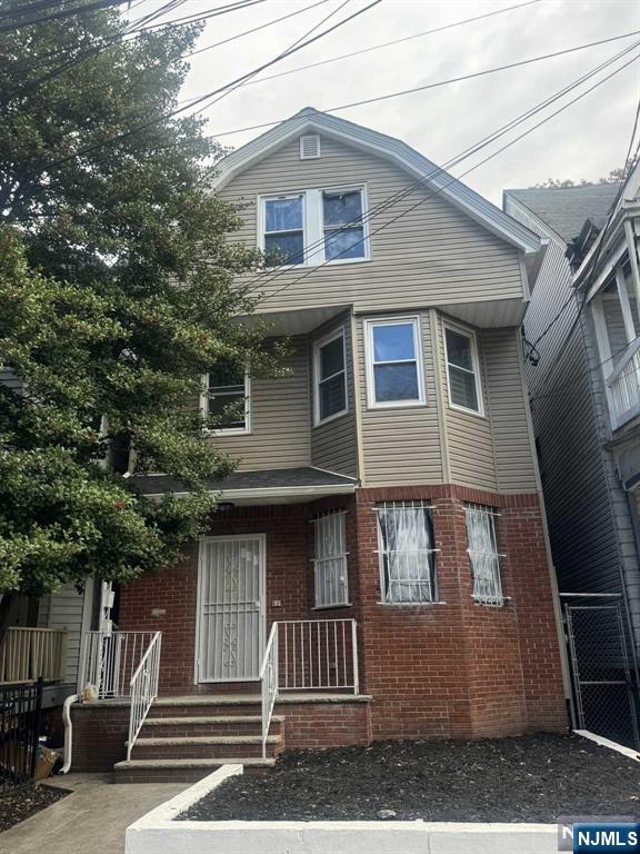 Property for Sale at 166 Seymour Avenue, Newark, New Jersey - Bedrooms: 9 
Bathrooms: 3 
Rooms: 17  - $600,000