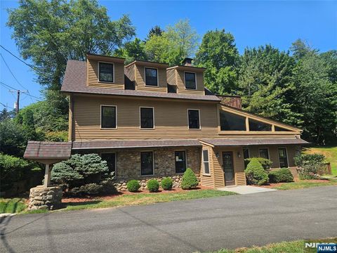 Photo of 20 Cripplebush Rd, Old Tappan, NJ 07675 (MLS # 25025523)