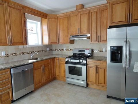 Photo of 1576 Anderson #2nd fl, Fort Lee, NJ 07024 (MLS # 25036509)