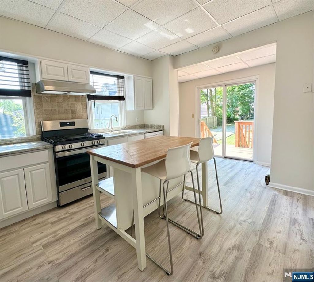 Photo of 157 Walnut Street, Montclair, NJ 07470 (MLS # 26014861)