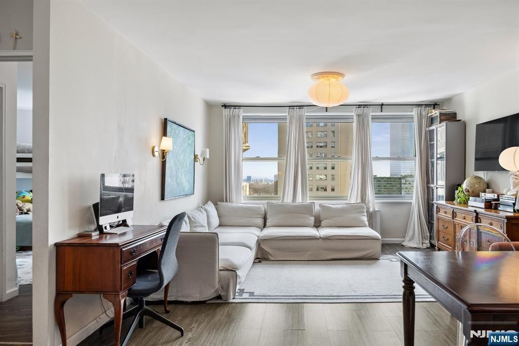 Photo of 2100 Linwood Ave #17N, Fort Lee, NJ 07024 (MLS # 26007055)