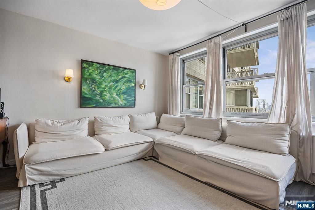 Photo of 2100 Linwood Ave #17N, Fort Lee, NJ 07024 (MLS # 26007055)