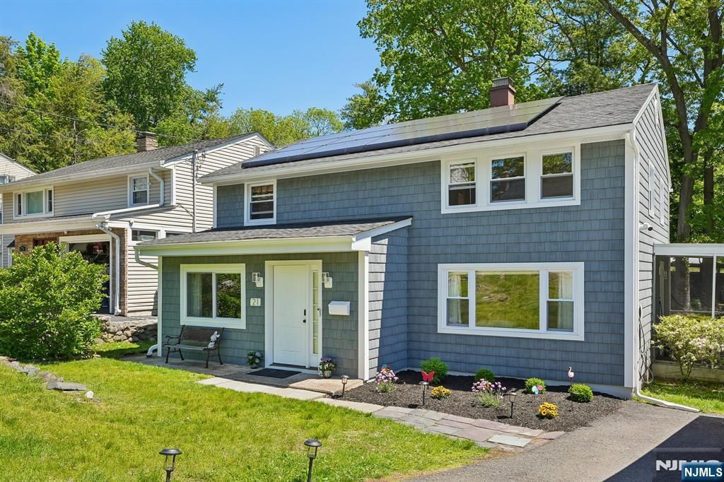Photo of 21 Howard Place, Waldwick, NJ 07463 (MLS # 26017303)