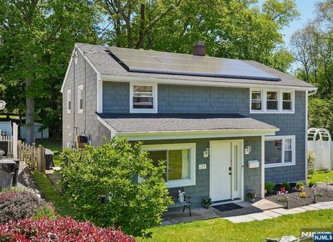 Photo of 21 Howard Place, Waldwick, NJ 07463 (MLS # 26017303)