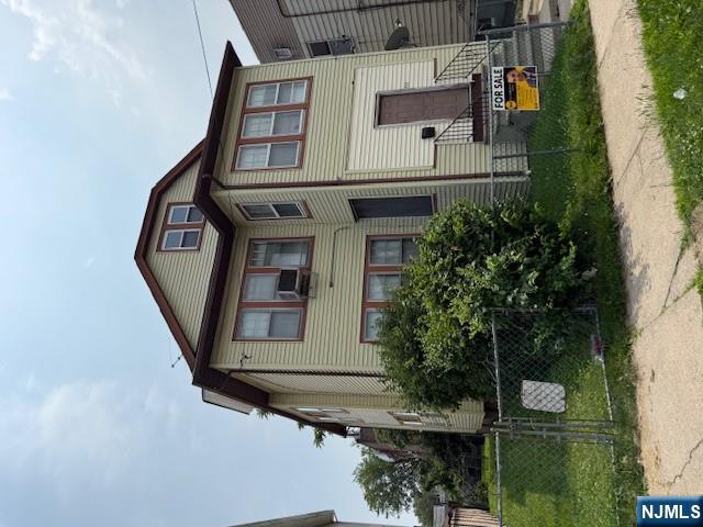 Property for Sale at 329 22nd Street, Paterson, New Jersey - Bedrooms: 5 
Bathrooms: 2 
Rooms: 11  - $437,500