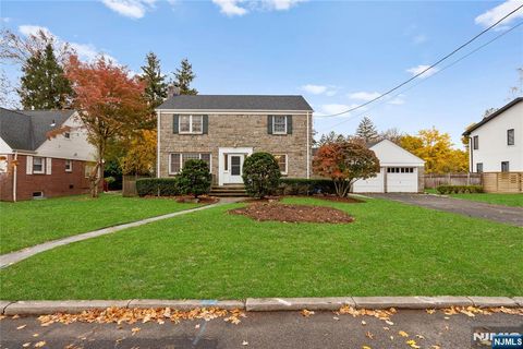 Photo of 72 Creston Ave, Tenafly, NJ 07670 (MLS # 25035756)