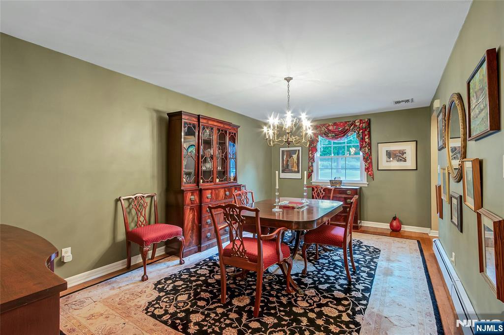 15 Colonial Road