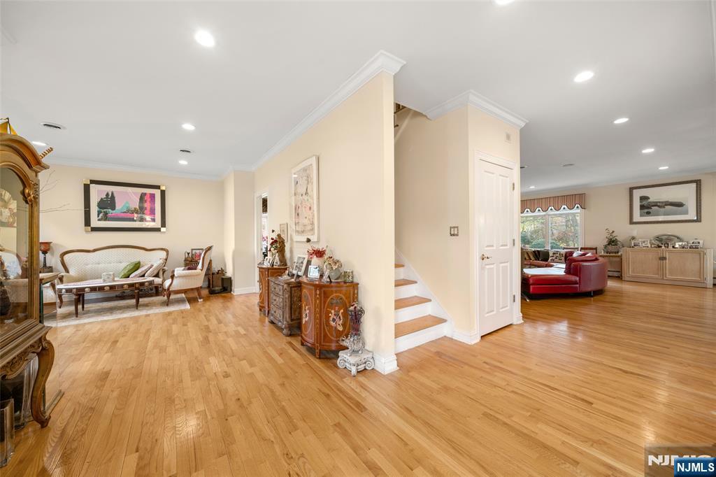 161 Winding Way