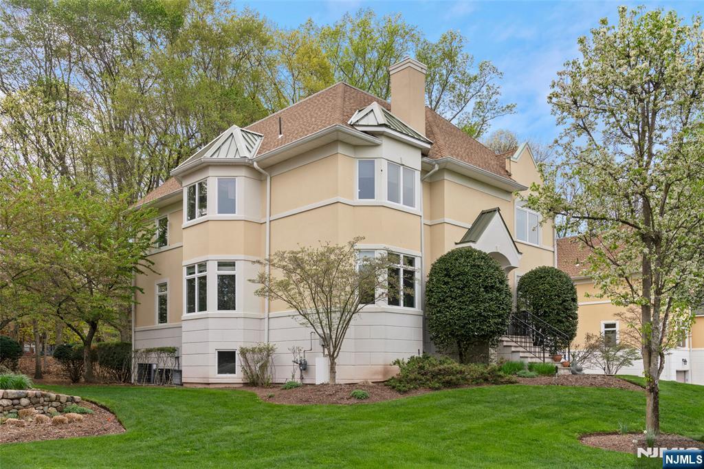 161 Winding Way