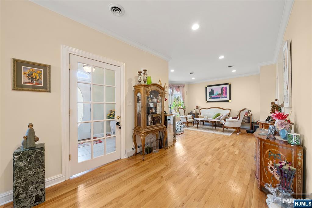 161 Winding Way