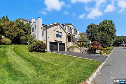 41 Stirling Terrace Totowa NJ 07512