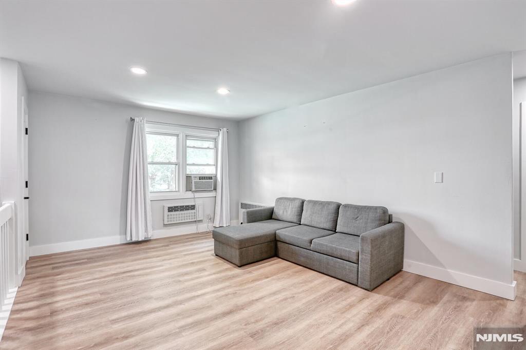 16-00 Plaza Road 1600B
