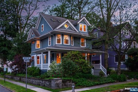 32 Morse Avenue East Orange NJ 07017