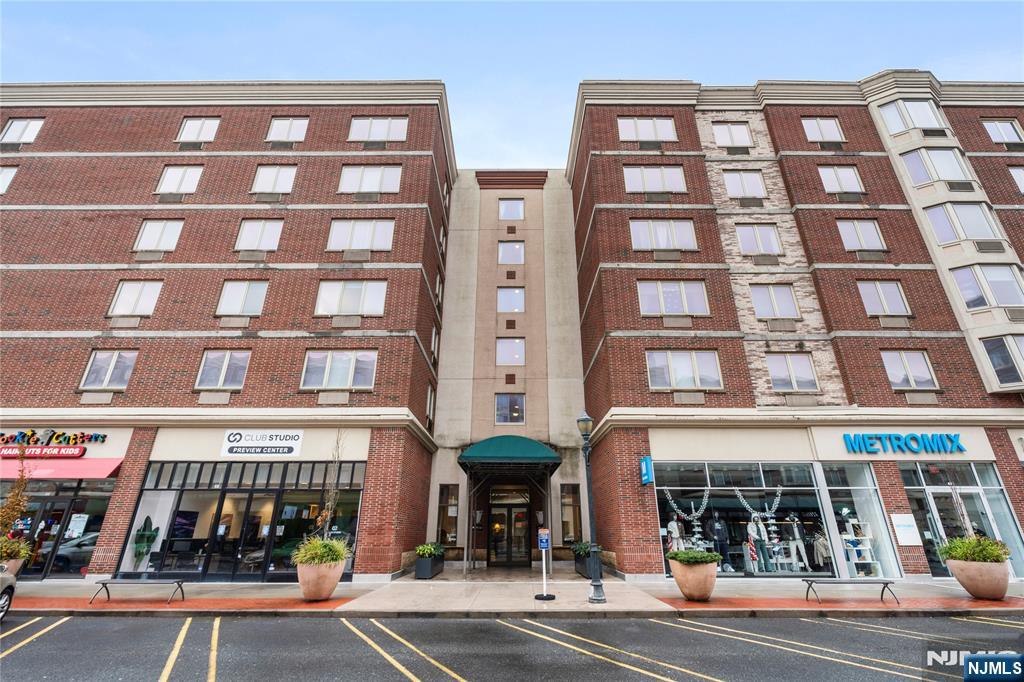 Rental Property at 5306 City Pl 5306, Edgewater, New Jersey - Bedrooms: 1 
Bathrooms: 1 
Rooms: 3  - $2,700 MO.