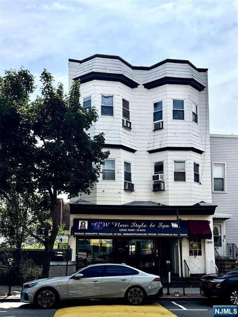 Photo of 1410 Summit Avenue, Union City, NJ 07087 (MLS # 26030924)