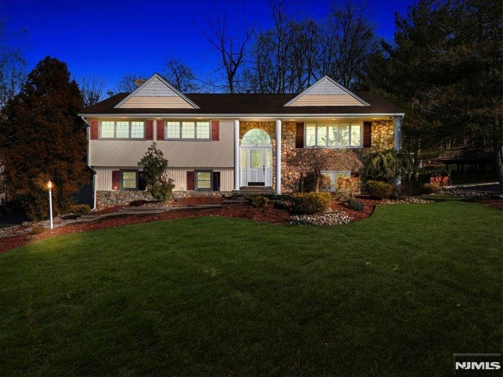 Photo of 16 Gressinger Road, Wayne, NJ 07470 (MLS # 25042633)