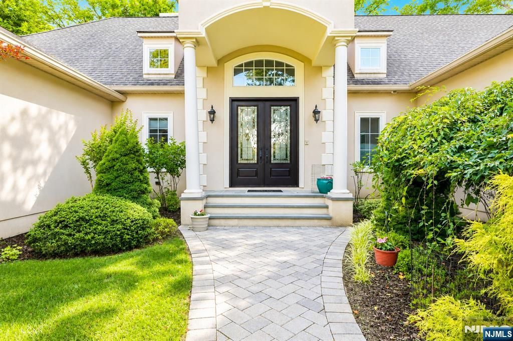 Photo of 41 Wildwood Road, Saddle River, NJ 07458 (MLS # 26023546)