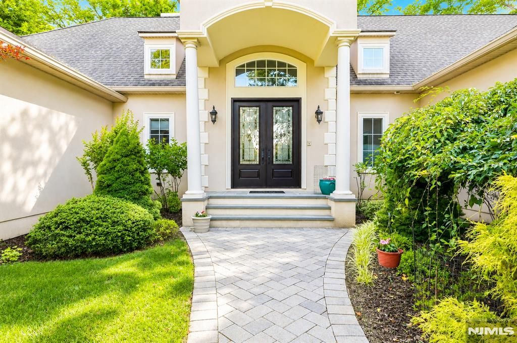 Photo of 41 Wildwood Road, Saddle River, NJ 07458 (MLS # 26023546)