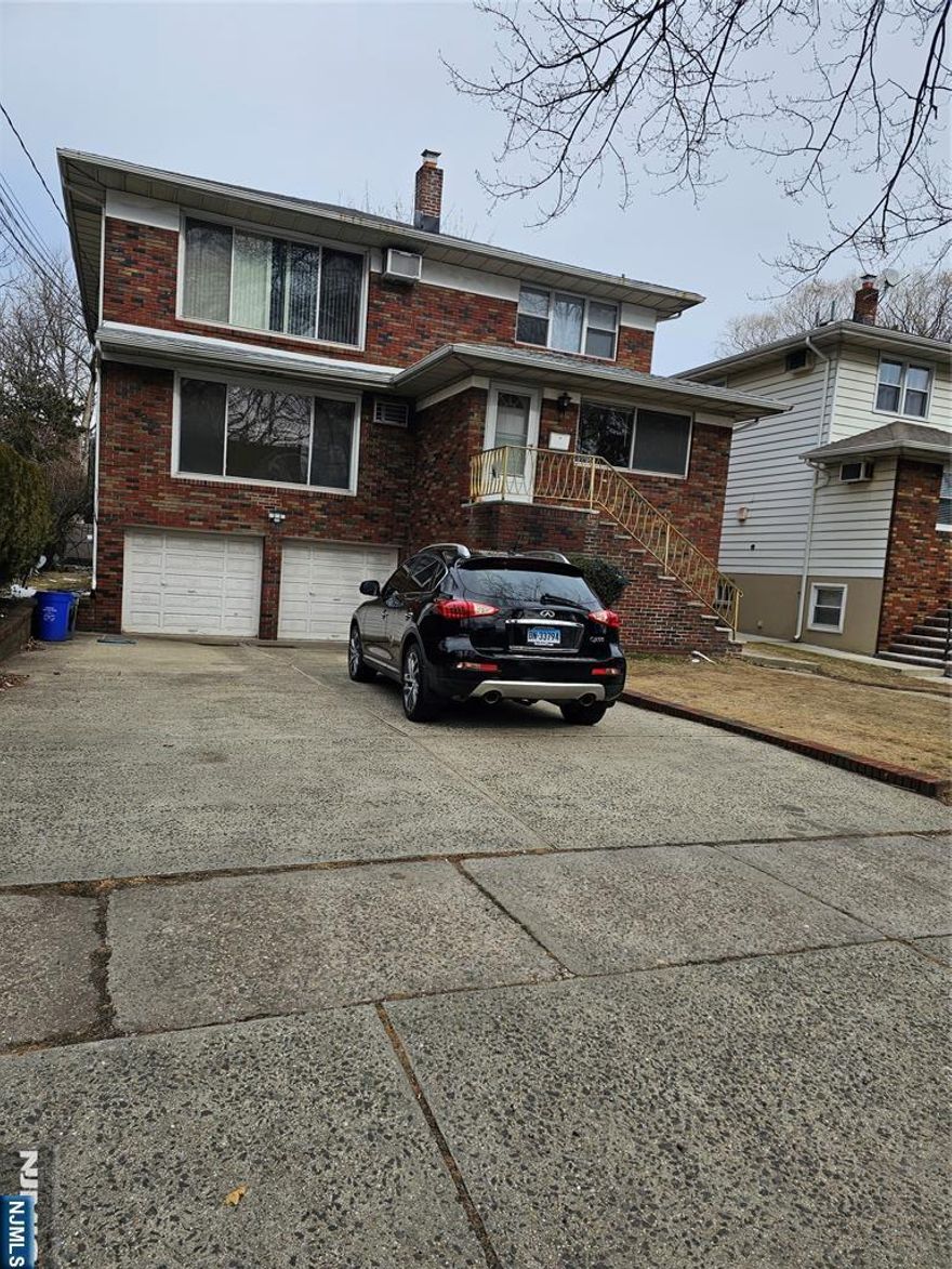 WELCOME TO THIS SPACIOUS FIRST FLOOR OF TWO FAMILY HOUSE. RENOVATED..FRESHLY PAINTED, INSTALLED ALL NEW APPLIANCES. LOTS OF NATURAL LIGHTS, ALL ROOMS ARE LARGE. FORMAL DINING ROOM, MODERN EAT IN KITCHEN. EXCELLENT SCHOOL SYSTEM. WALKING DISTANCE TO NYC BUS STOP, SCHOOLS AND SHOPPING.