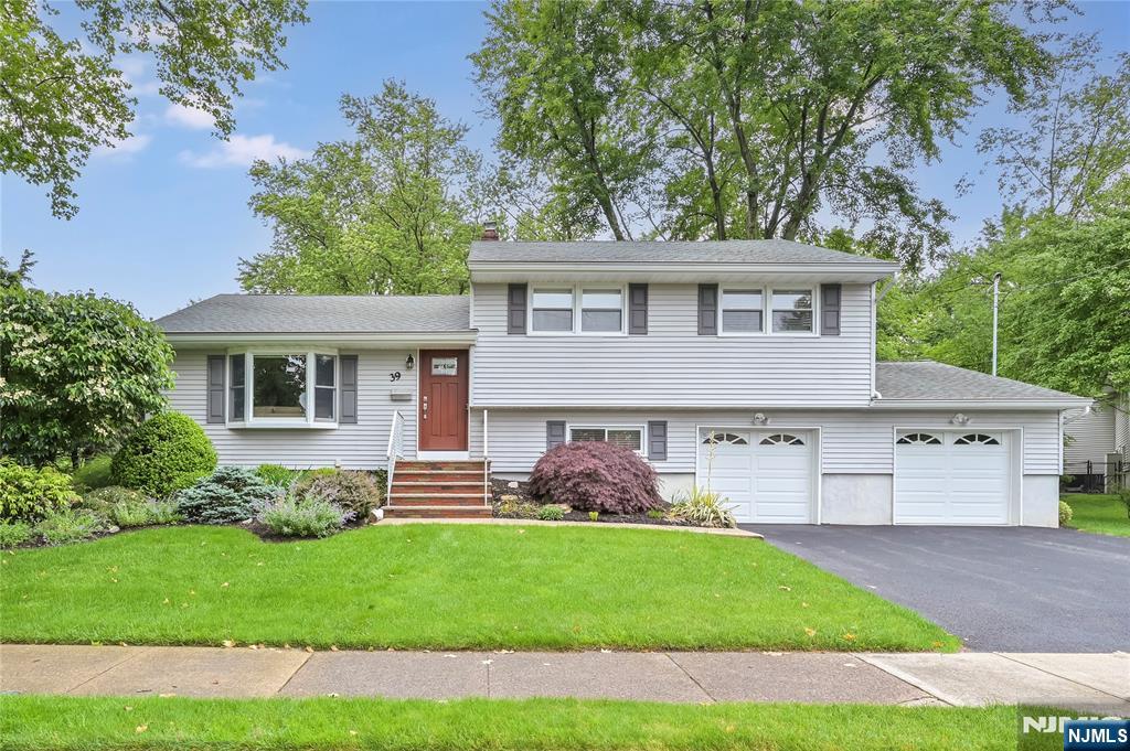 Property for Sale at 39 Terrace Road, Wayne, New Jersey - Bedrooms: 3 
Bathrooms: 3 
Rooms: 9  - $775,000